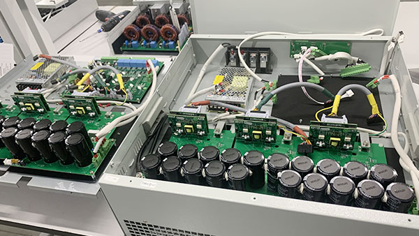 Iyo yeiyo static inoshanda simba jenareta ine basa re capacitor?